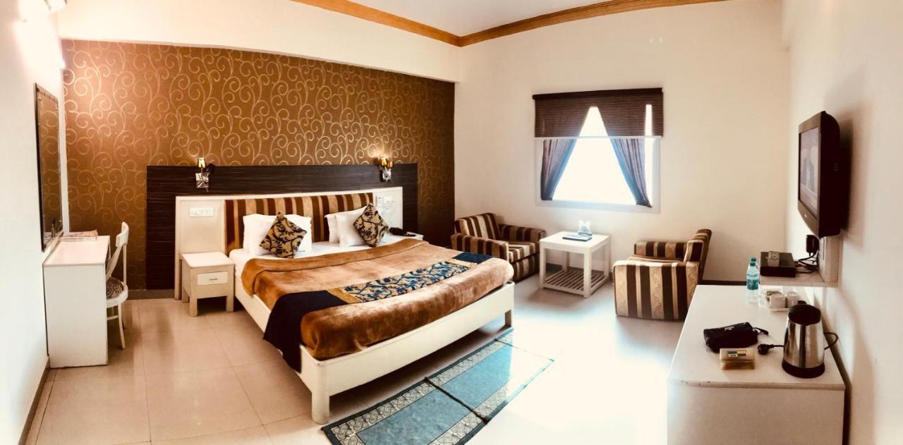 Hotel Chevron Klassik Ludhiana Zewnętrze zdjęcie