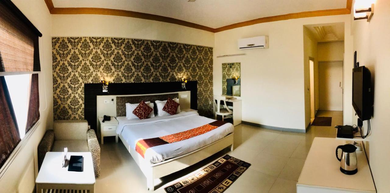 Hotel Chevron Klassik Ludhiana Zewnętrze zdjęcie