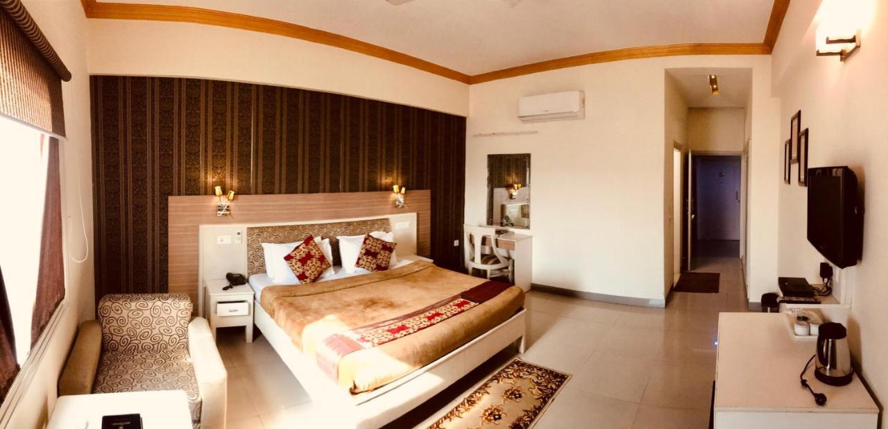 Hotel Chevron Klassik Ludhiana Zewnętrze zdjęcie